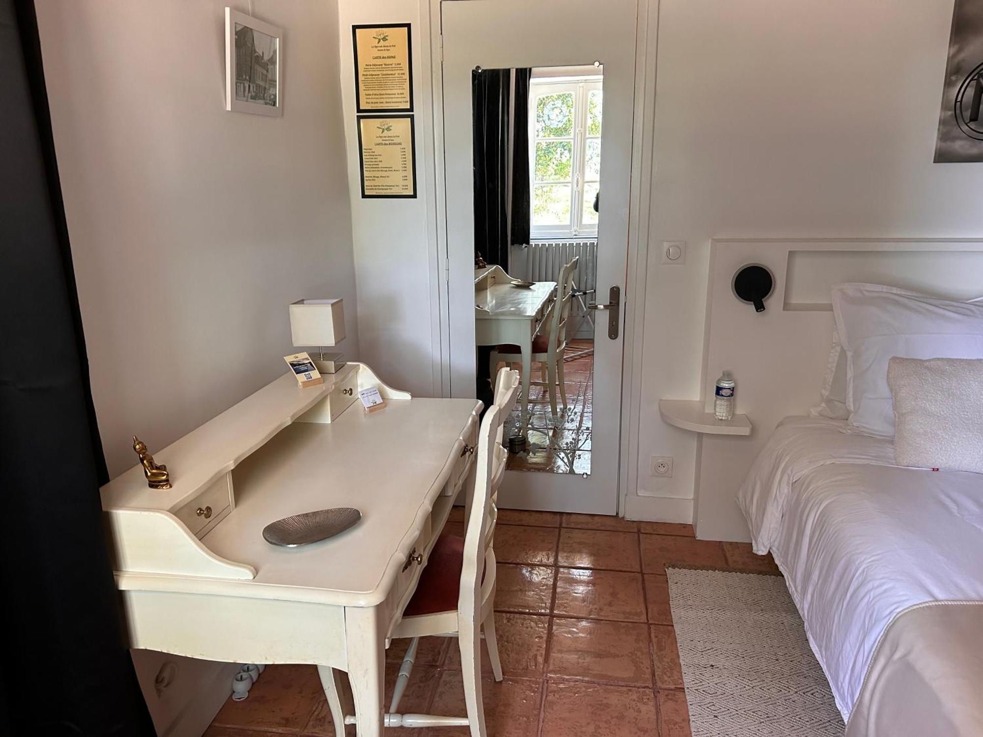 Le Spa Est Dans Le Pre Trigueres Exterior photo